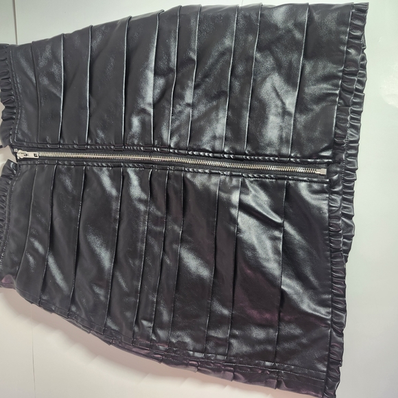 Elegant Black Ruched Bubble Skirt Knee-Length - Picture 3 of 4